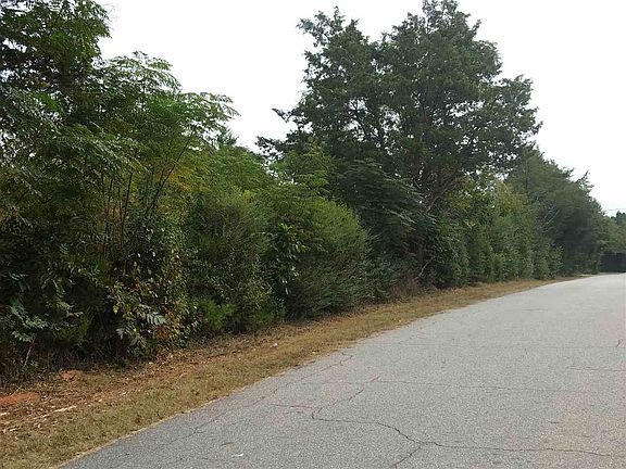 3rd image of 1705 Elberton Hwy
