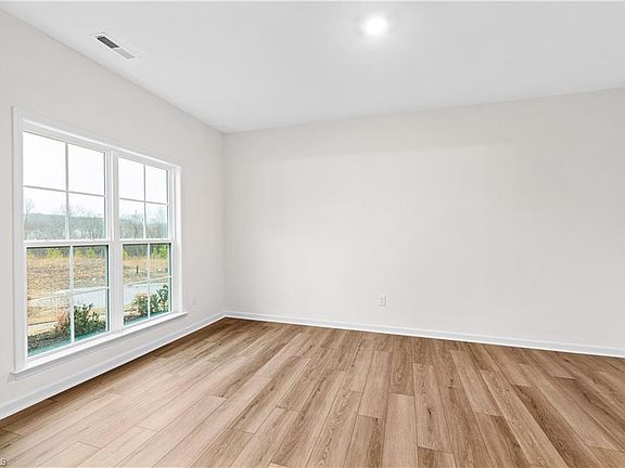 4th image of 129 Oakmont Ln