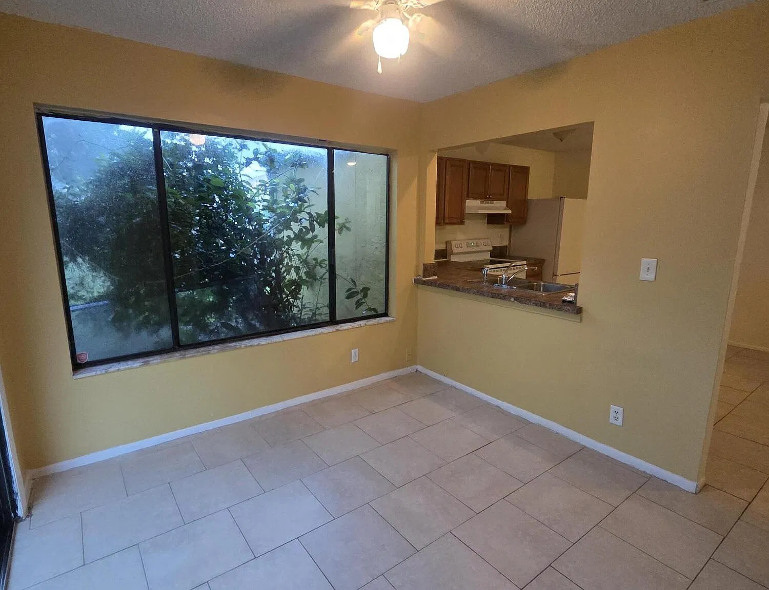 3 bed, 2.0 bath, 1372 sqft, $2,150 — Photo 3