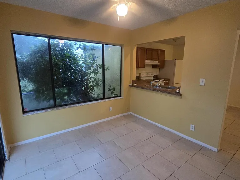 1917 SE Burgundy Ln — Photo 4