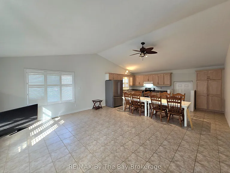 31 Forest Ave #A — Photo 8