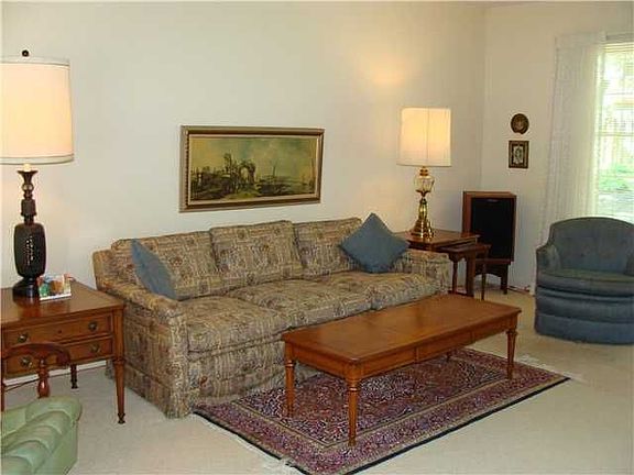 5th image of 2966 Colony Dr
