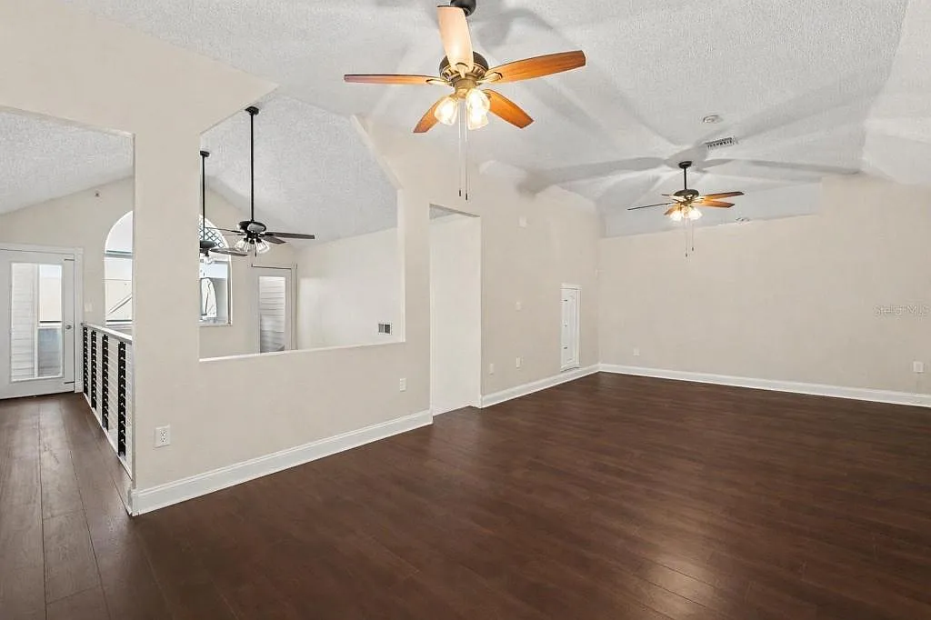 5567 Sea Forest Dr, apt 324 — Photo 3