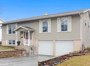 1308 E Thurston Dr, Palatine, IL 60074