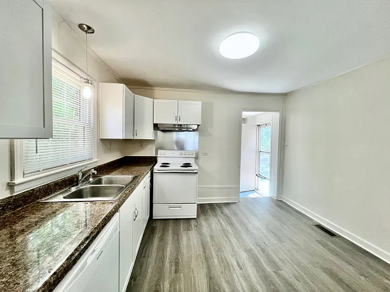655 Reeves Ct — Photo 6