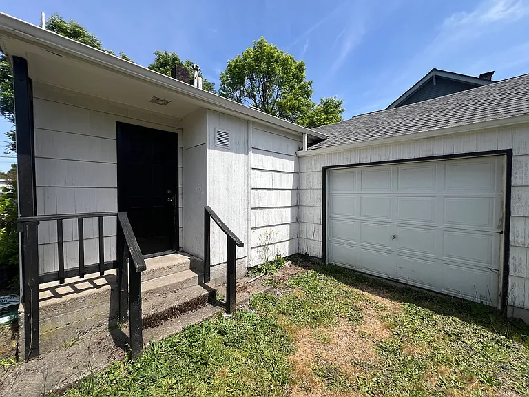 616 5th Ave SE — Photo 16