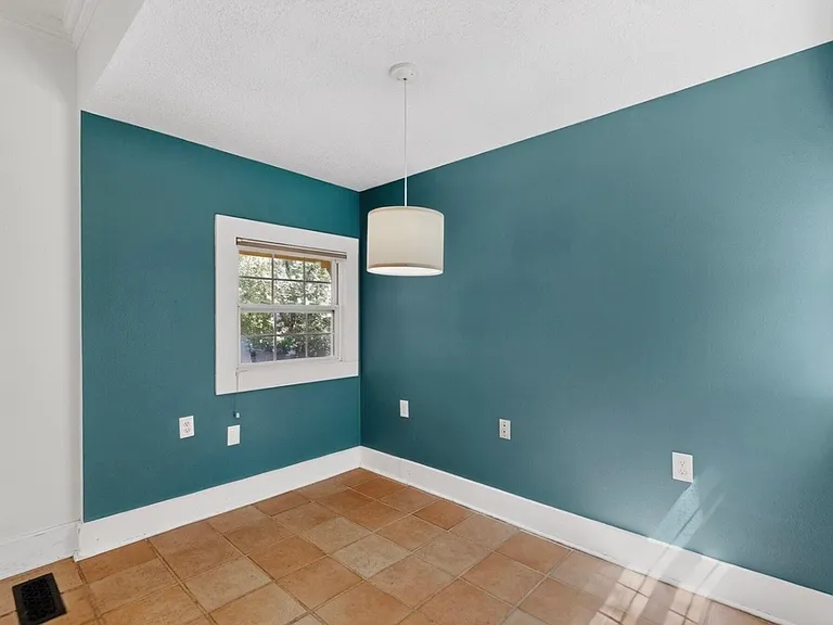119 Walter St NE — Photo 10