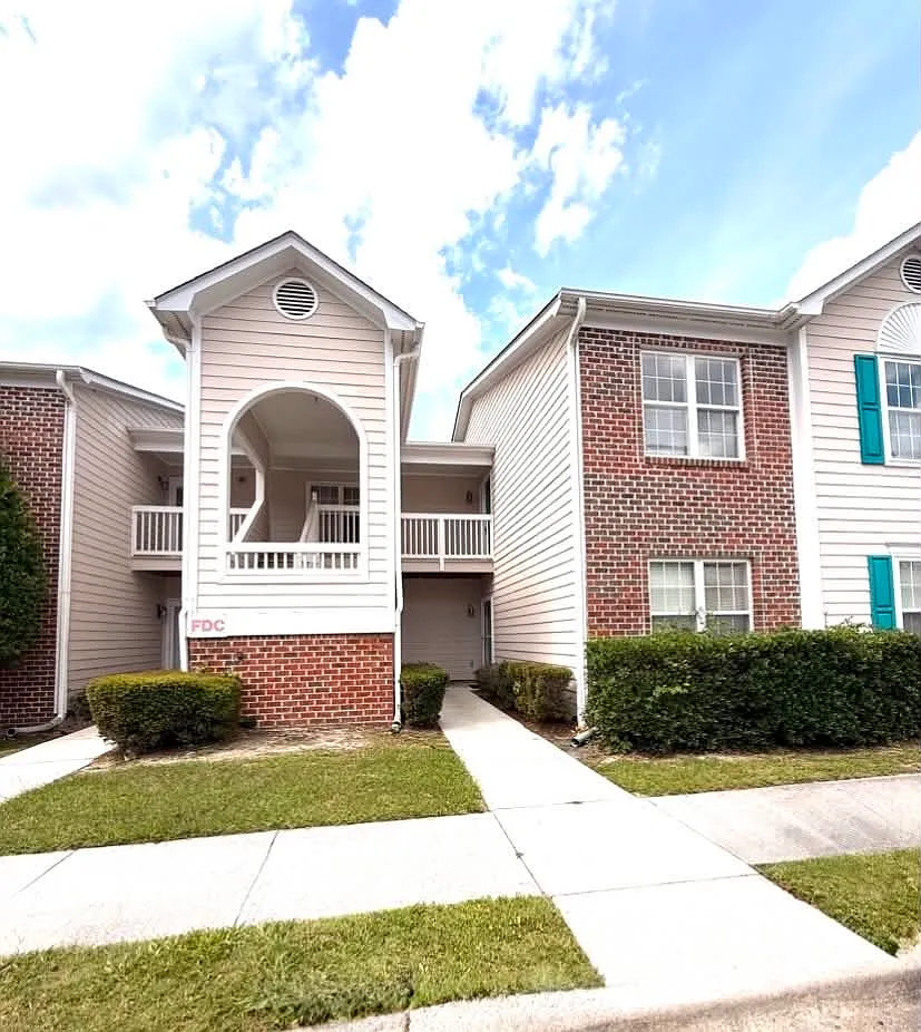 3 bed, 1310 sqft, $1,700 — Photo 1