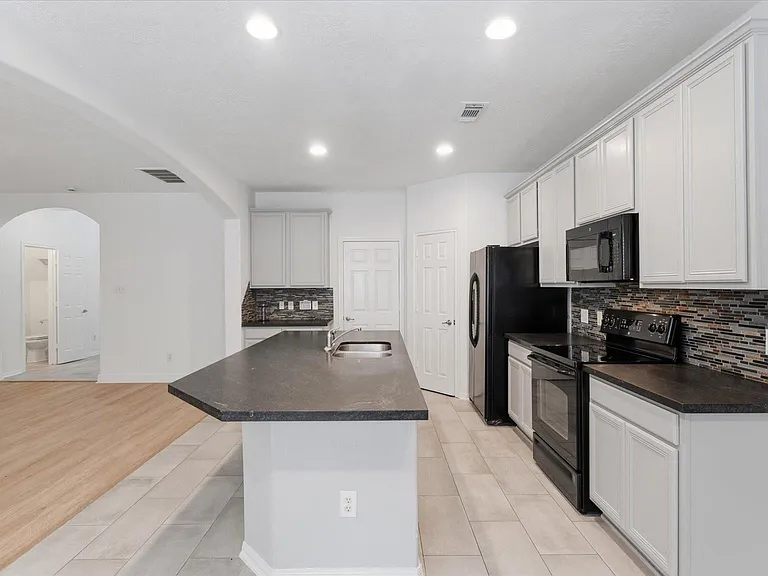 15 Benedict Canyon Loop — Photo 11