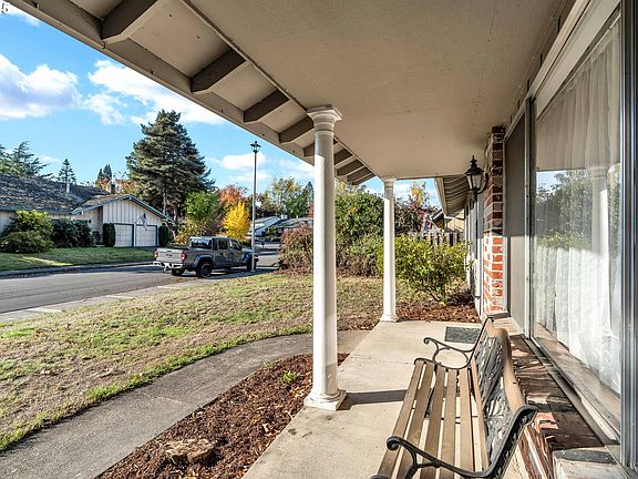 5th image of 4885 NW Kahneeta Dr