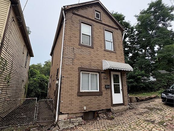 3rd image of 907 Walnut St N