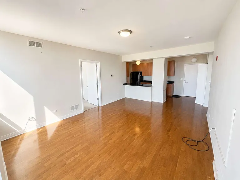 565 W Quincy St #1608 — Photo 1