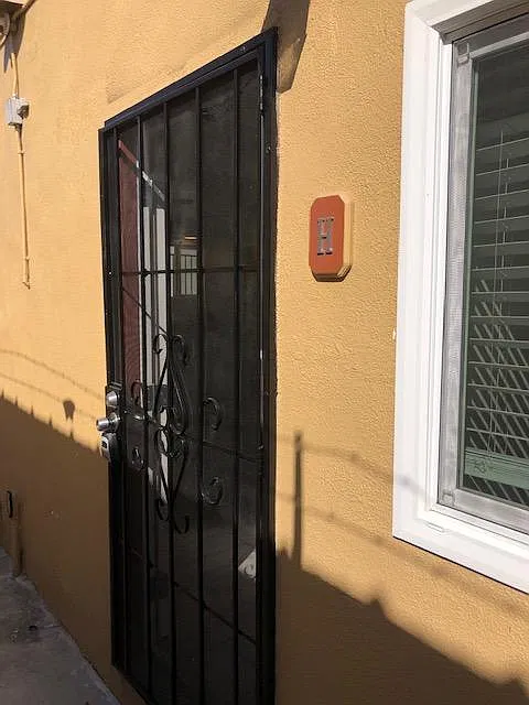 Studio, 450 sqft, $1,750 — Photo 2