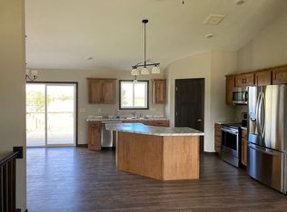 902 Bluff View Cir W, Chippewa Falls, WI 54729