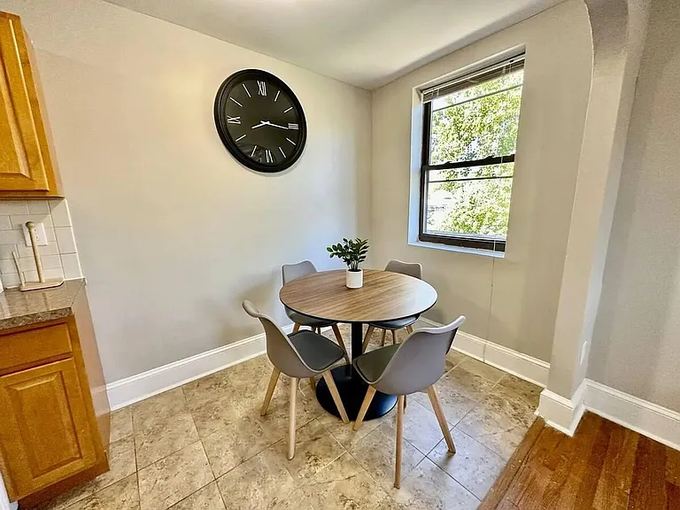 Eat-in Kitchen