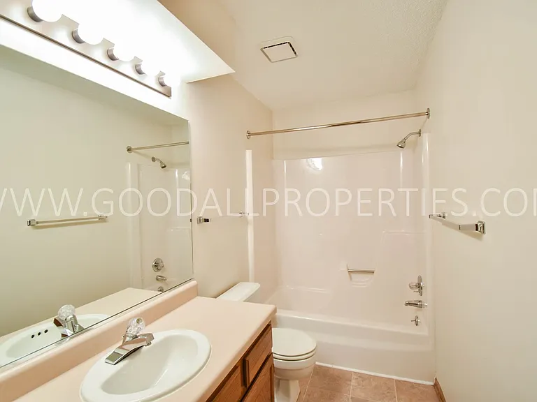 1104 Prairie View Dr — Photo 20