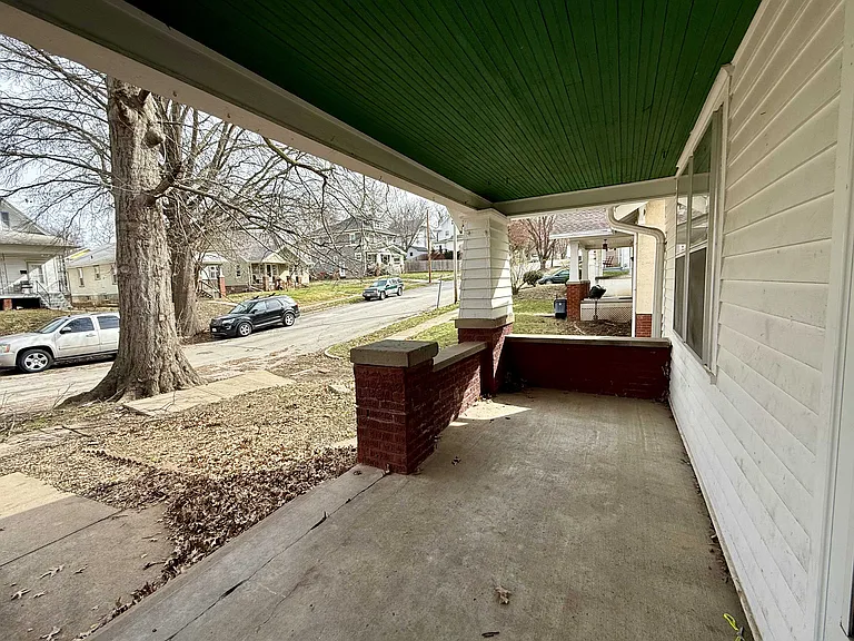 2220 Doniphan Ave — Photo 3