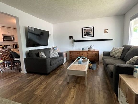 5th image of 786 Lenore Dr