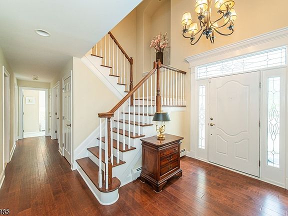 2nd image of 28 Lafayette Ln