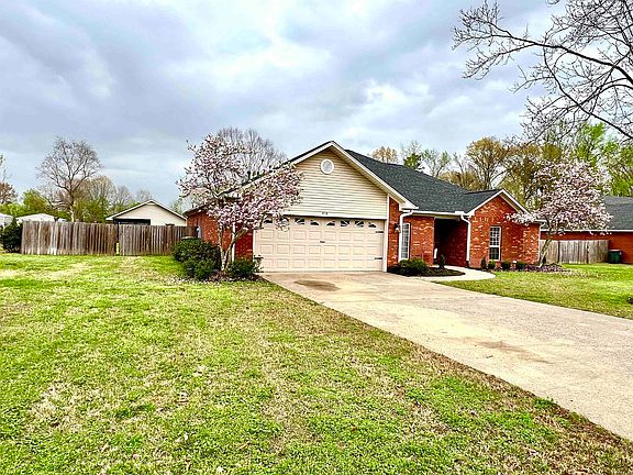 3rd image of 510 Rebecca Cir