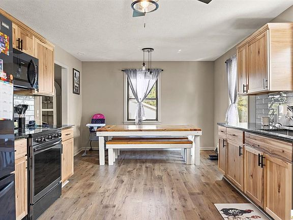 4th image of 222 Moss Way