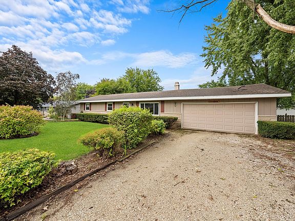 3rd image of 1729 Yew Ct
