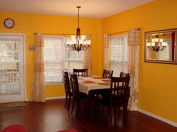 4th image of 2325 Broadview Dr