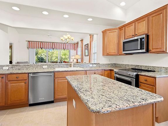 4th image of 7845 Hawthorne Dr Unit 904