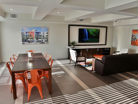Recreation Room with large screen TV, wet bar and wifi acces