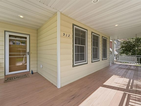 3rd image of 912 21st Ave N