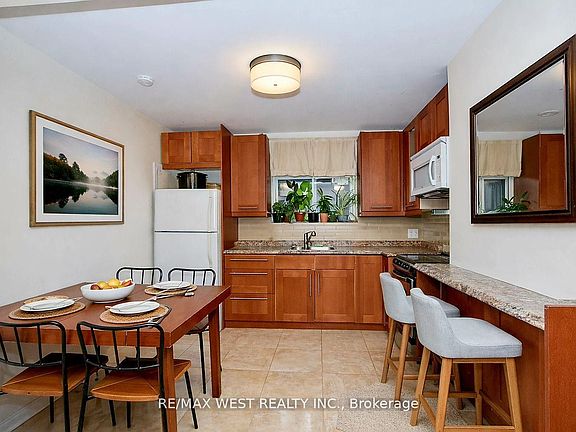 4th image of 237 Vaughan Rd #2