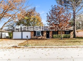 1113 Cozby St E, Benbrook, TX 76126