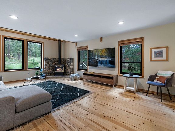 4th image of 16139 Lancaster Pl