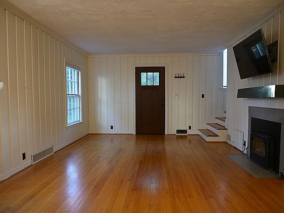 4th image of 2916 S 26th St