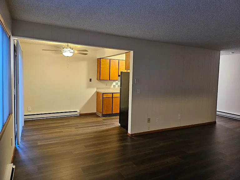 Welcome to Irvington Court Apartments - Mid-century living in the heart of Portland's Irvington n... — Photo 4