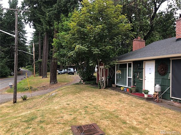3rd image of 217 -219 Lake Louise Dr SW