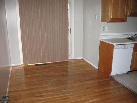 2nd image of 32051 Williamsburg St