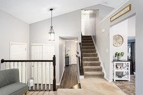 5th image of 30 Spicewood Ln