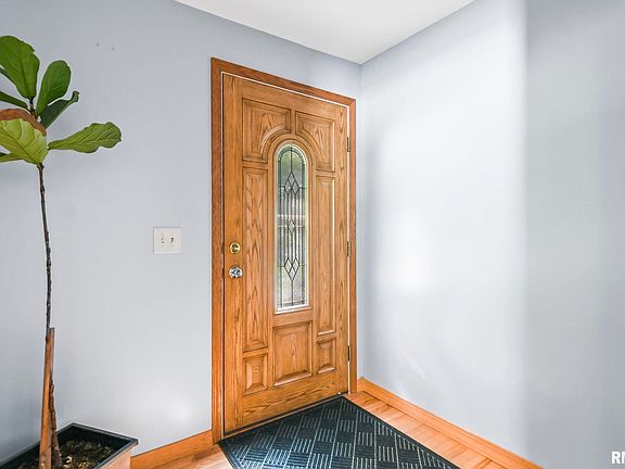 5th image of 317 E Washington St