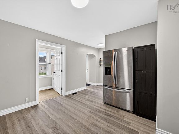 5th image of 17 Riverside Ave