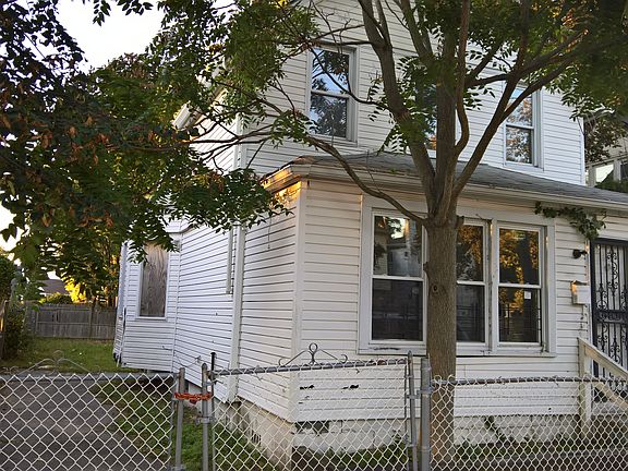 3rd image of 109 Dartmouth St