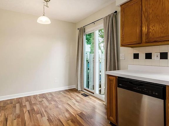 3rd image of 934 Charleston Way Dr #12