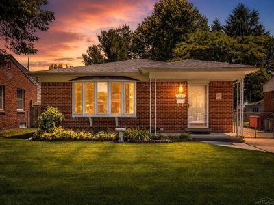 7368 Kubis St, Westland, MI, 48185