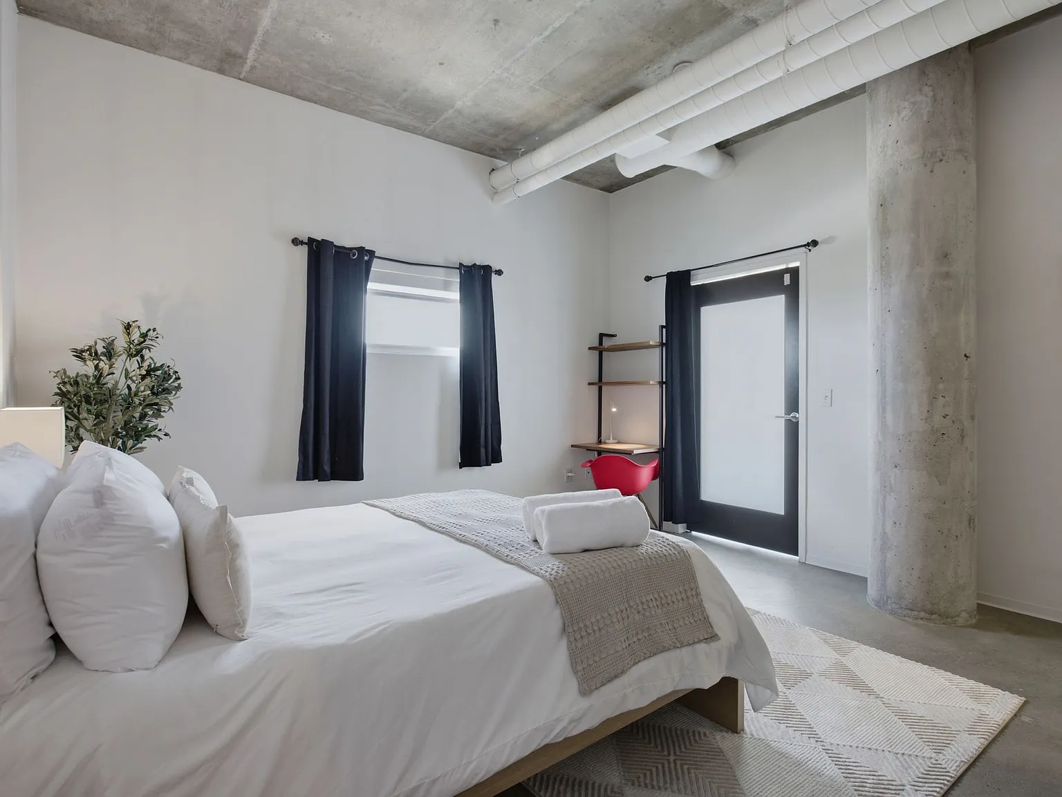1 bed, 1.5 bath, 1052 sqft, $2,900 — Photo 2