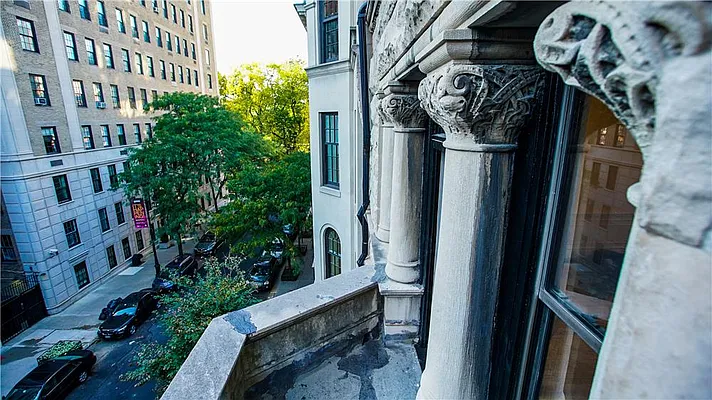 Rented by R New York | media 63