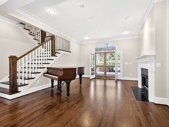 5th image of 1228 Mary Helen Dr