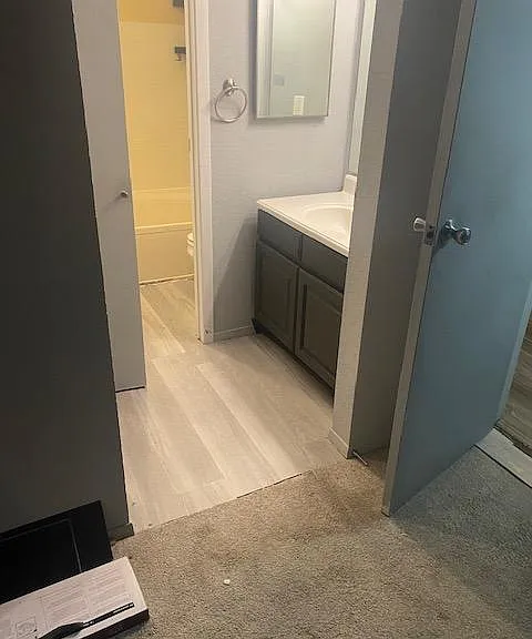 Main bedroom bathroom