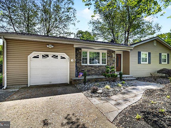 3rd image of 14 Hope Valley Dr
