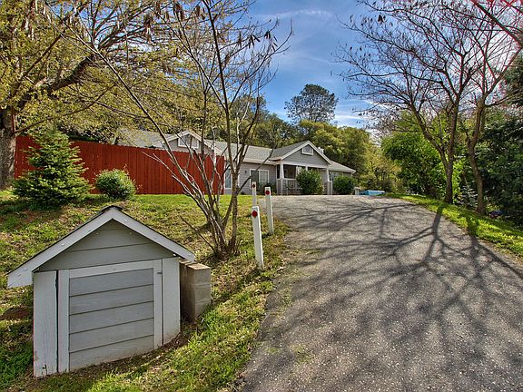 3rd image of 12110 Poppy Ln