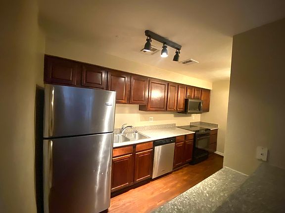3rd image of 4380 Sandy River Dr